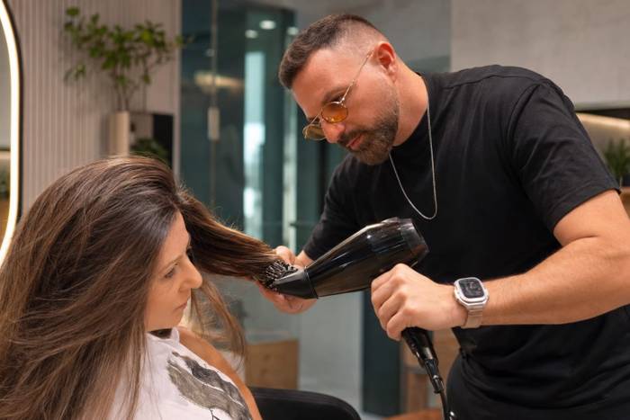 תירגעי עם הסילבר, הבלונד מתחמם
